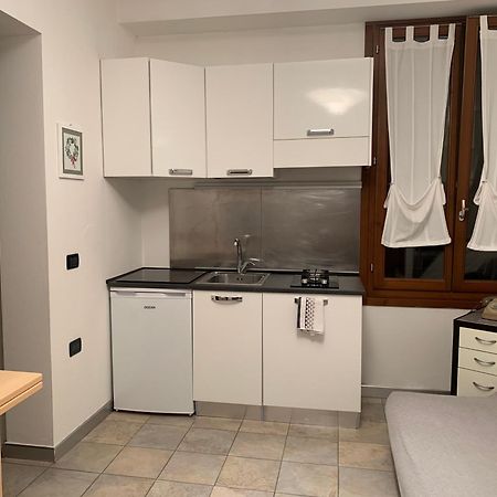Casa Manuela Non Turisti Ma Ospiti Apartment คิออกเจีย ภายนอก รูปภาพ
