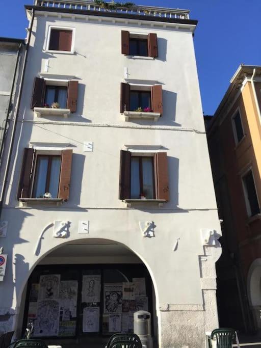 Casa Manuela Non Turisti Ma Ospiti Apartment คิออกเจีย ภายนอก รูปภาพ