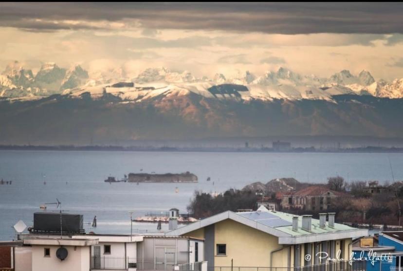 Casa Manuela Non Turisti Ma Ospiti Apartment คิออกเจีย ภายนอก รูปภาพ