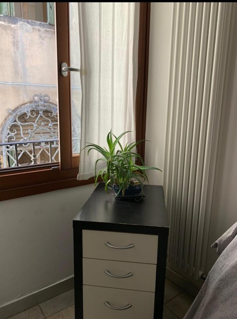 Casa Manuela Non Turisti Ma Ospiti Apartment คิออกเจีย ภายนอก รูปภาพ