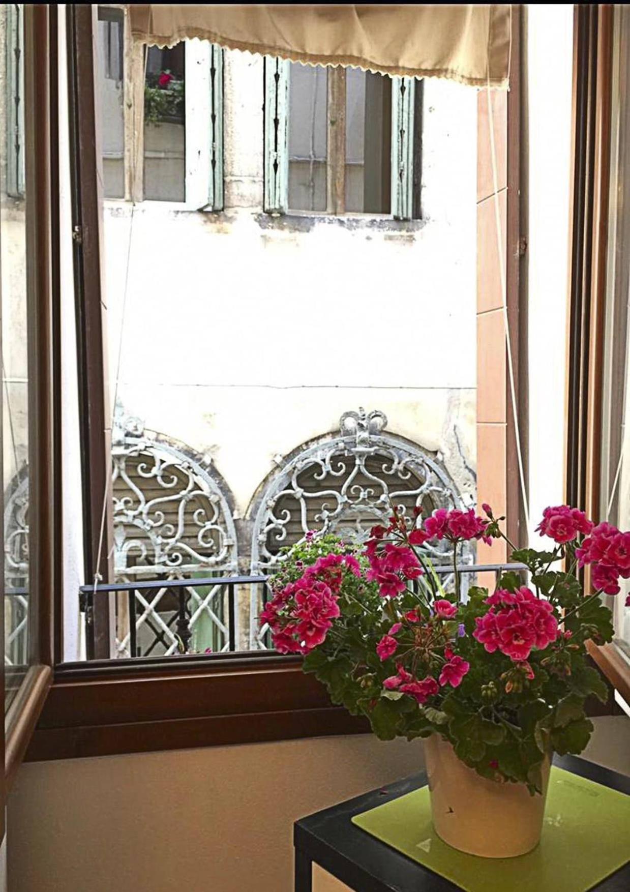 Casa Manuela Non Turisti Ma Ospiti Apartment คิออกเจีย ภายนอก รูปภาพ